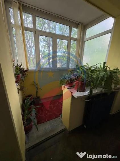 Apartament cu 4 camere semidecomandat în Calea Severinului