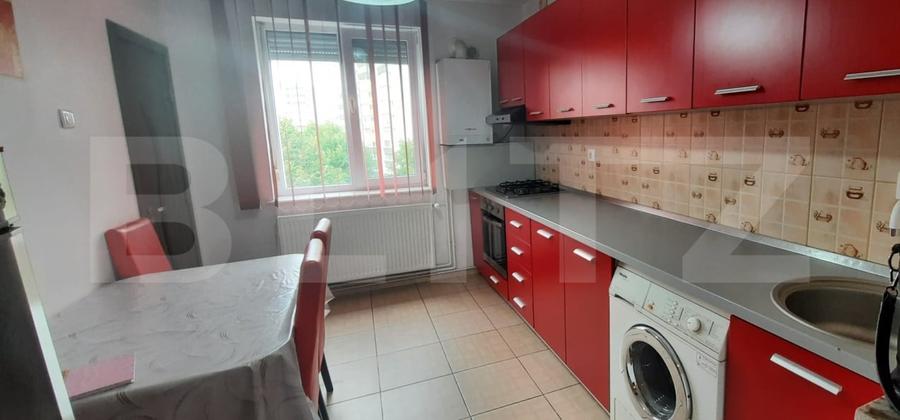 Apartament cu 4 camere decomandat, mobilat în Micro 15