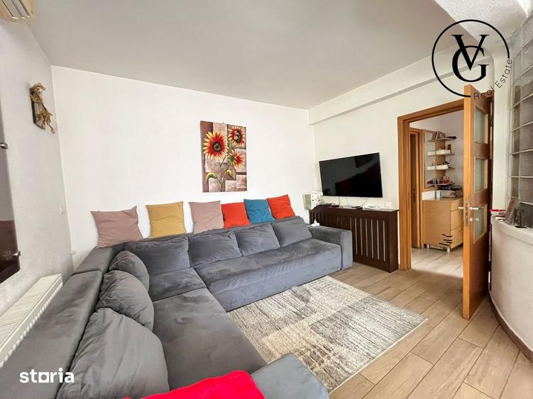 Casă cu 10 camere cu Teren 300 Mp în Tei