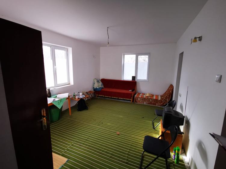 Casă individuală cu 2 camere cu Teren 2250 Mp în Gruiu