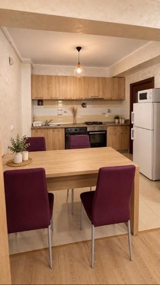 Apartament cu 2 camere decomandat, mobilat în Tomis Nord