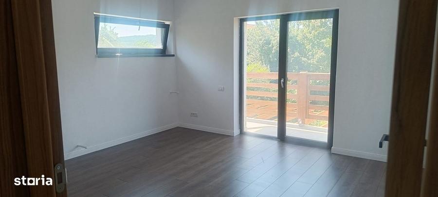 Casă cu 4 camere cu Teren 484 Mp în Valea Ursului