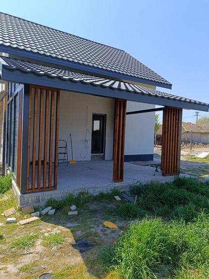 Casă cu 3 camere în Corbu
