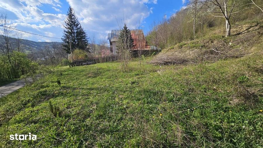 Teren de 1800 mp, în Brebu