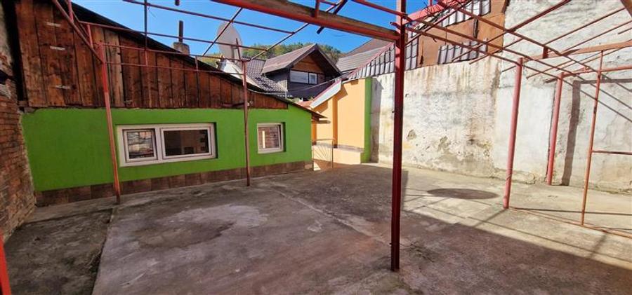 Casă individuală cu 4 camere cu Canalizare în Muncitoresc