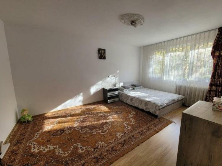 Apartament cu 4 camere decomandat în 1 Decembrie 1918