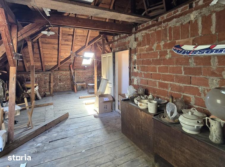Casă cu 5 camere cu Teren 167 Mp în Vitan