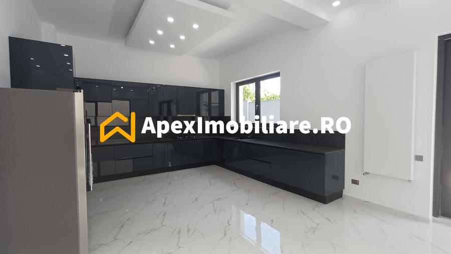 Casă individuală cu 7 camere cu Canalizare în Pipera