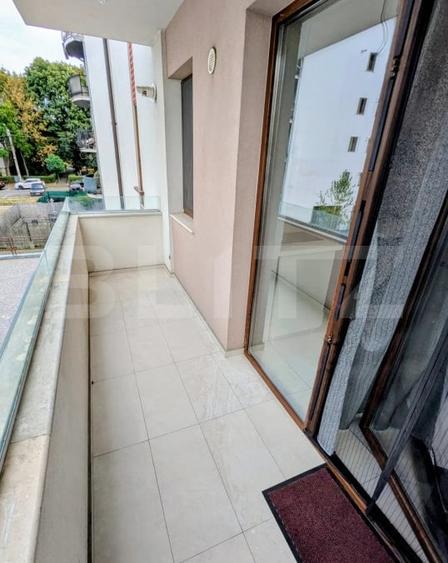 Apartament cu 2 camere semidecomandat, mobilat în Între Lacuri