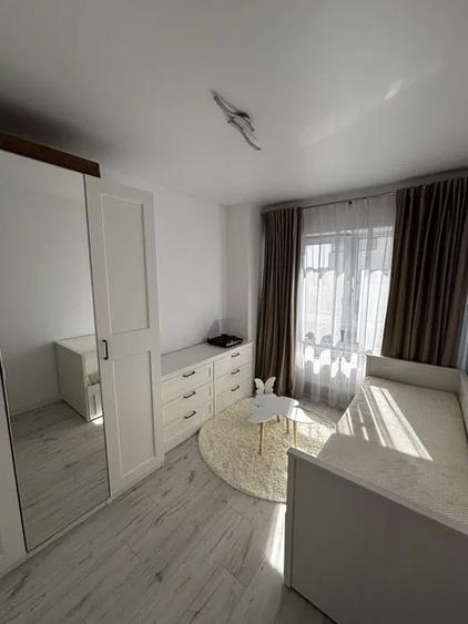Apartament cu 3 camere decomandat, mobilat în Trafic Greu
