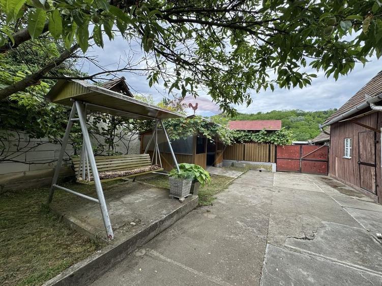 Casă cu 5 camere cu Teren 1026 Mp în Dârlos