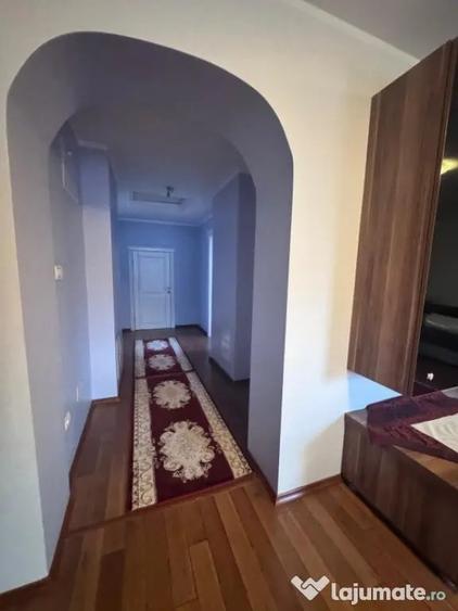 Casă cu 8 camere cu Teren 700 Mp în Rădăuți