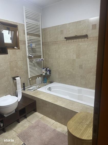 Casă cu 4 camere în Poiana