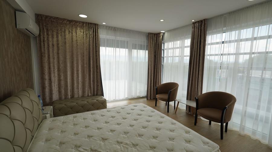Casă cu 6 camere cu Teren 2000 Mp în Turnișor