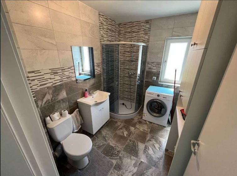 Apartament cu 3 camere decomandat în Micro 3
