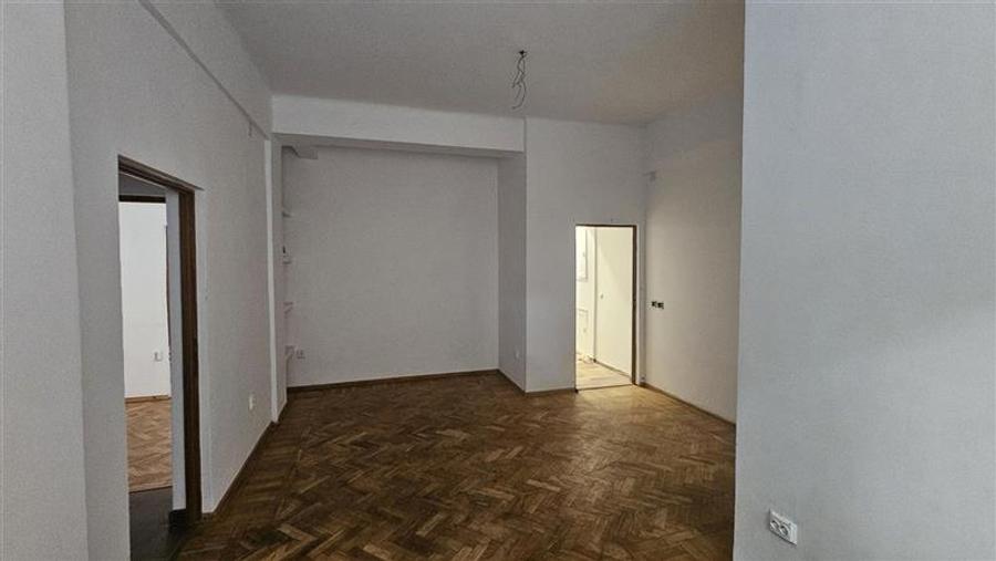 Apartament cu 3 camere circular în Kogălniceanu