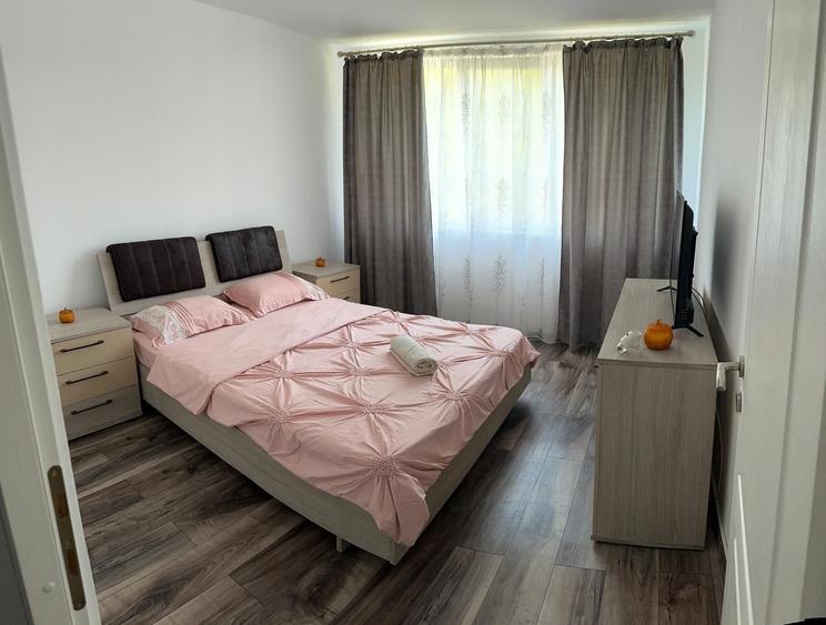 Apartament cu 4 camere semidecomandat în Central