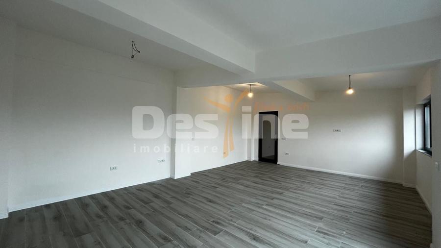 Apartament cu 3 camere decomandat în Rediu