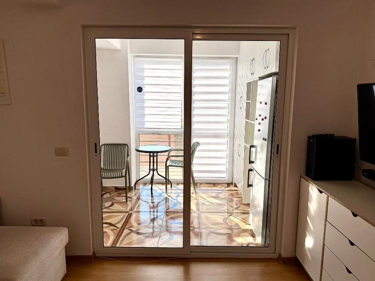 Apartament cu 4 camere semidecomandat, mobilat în Valea Lupului