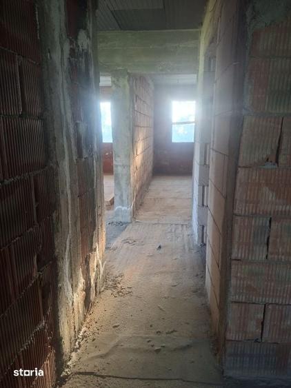 Casă cu 5 camere cu Teren 1000 Mp în Central