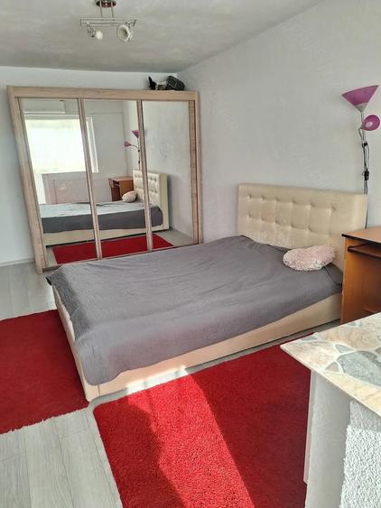 Garsonieră decomandată în Girocului