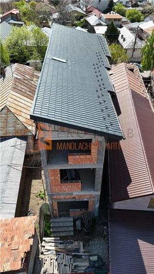 Casă individuală cu 9 camere cu Teren 203 Mp în 1 Decembrie