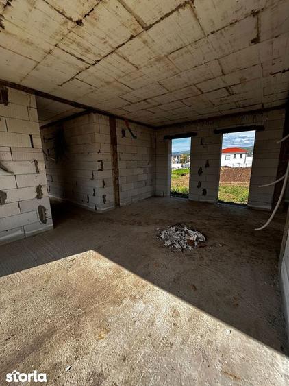 Casă cu 6 camere cu Teren 547 Mp în Sântimbru