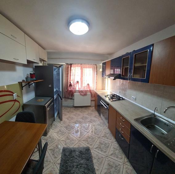Apartament cu 3 camere decomandat, mobilat în Ultracentral
