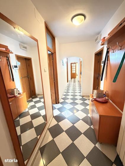 Apartament cu 3 camere, mobilat în Centrul Civic