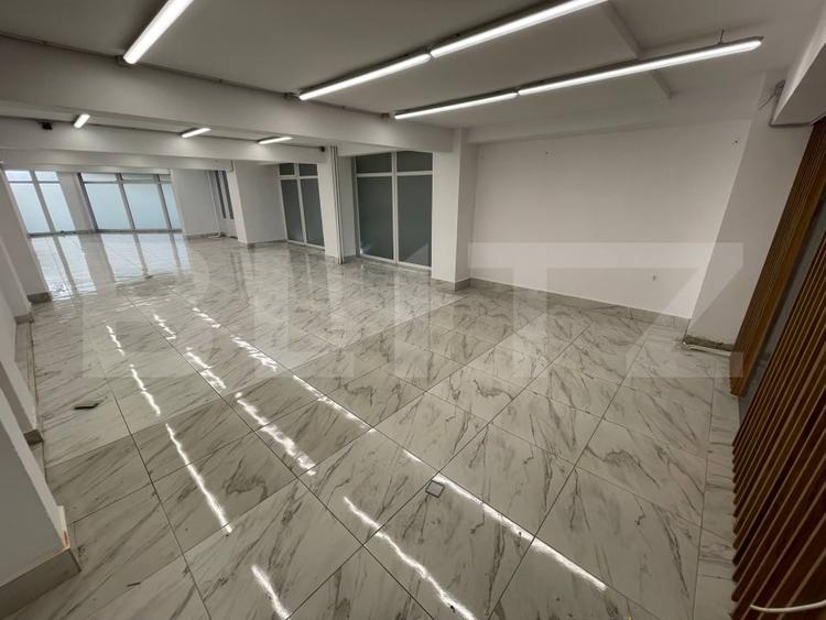 Spațiu comercial, de 210 mp, în Nufărul