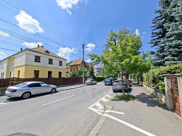 Casă individuală cu 4 camere cu Canalizare în Central