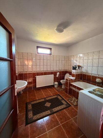 Casă individuală cu 5 camere cu Canalizare în Ghirdoveni