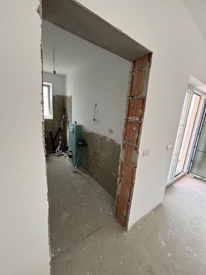 Apartament cu 4 camere decomandat în Moșnița Veche