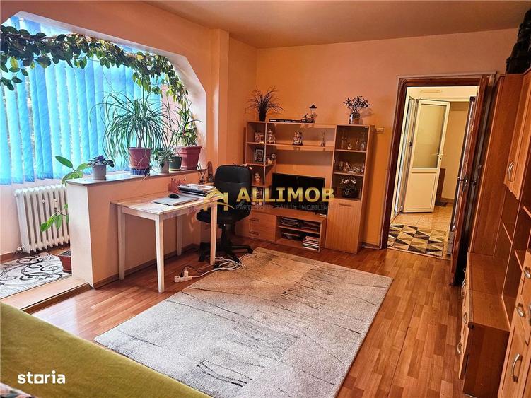 Apartament cu 2 camere semidecomandat, mobilat în Andrei Mureșanu