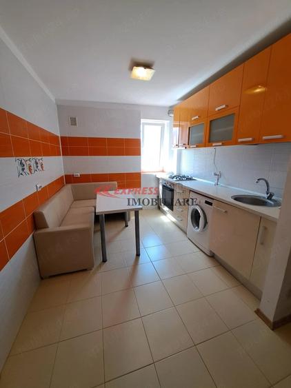 Apartament cu 3 camere semidecomandat în Titan