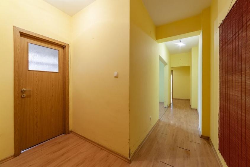 Apartament cu 3 camere decomandat în Găvana