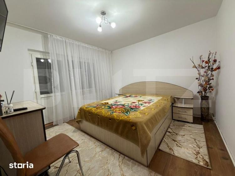 Apartament cu 3 camere decomandat în Craiovița Nouă