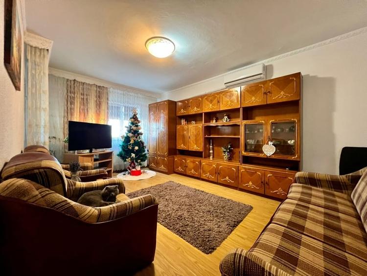 Apartament cu 3 camere decomandat, mobilat în Tecuci