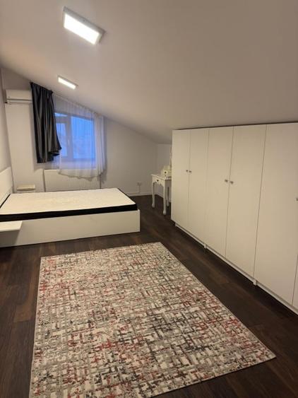 Apartament cu 3 camere semidecomandat, mobilat în Dămăroaia