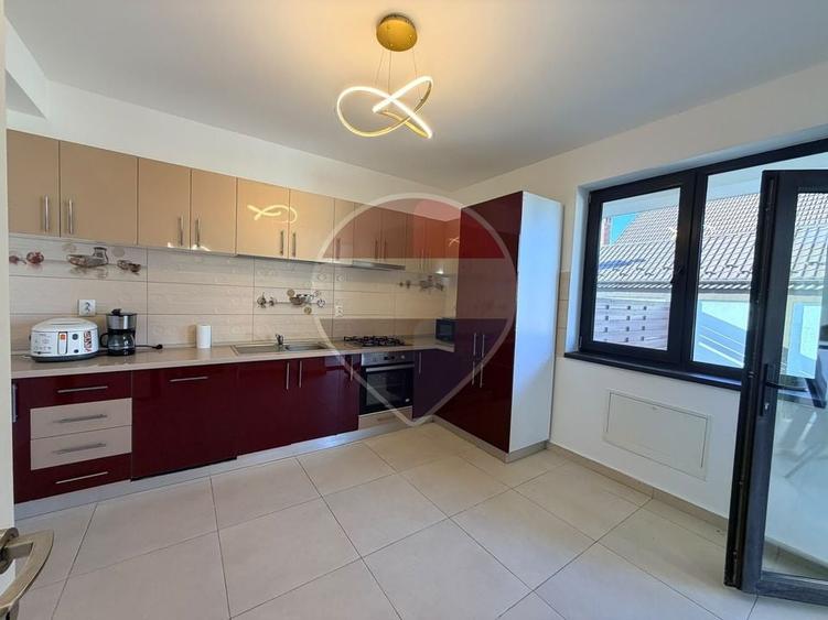 Casă individuală cu 4 camere cu Teren 300 Mp în Central