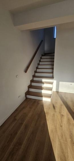 Duplex cu 4 camere cu Canalizare în Ipotești