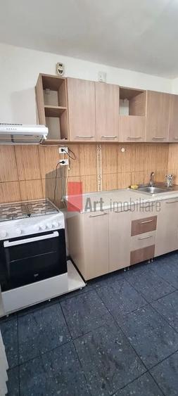 Apartament cu 2 camere decomandat, mobilat în Sebastian