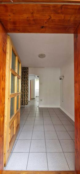 Apartament cu 3 camere nedecomandat în Astra