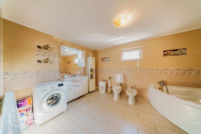 Casă individuală cu 5 camere cu Canalizare în Felnac