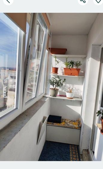 Apartament cu 3 camere semidecomandat în Sud