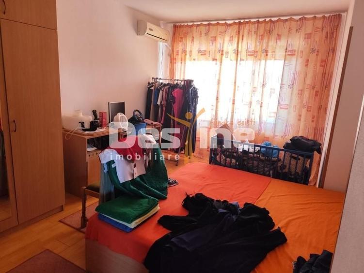 Duplex cu 10 camere cu Canalizare în Albert
