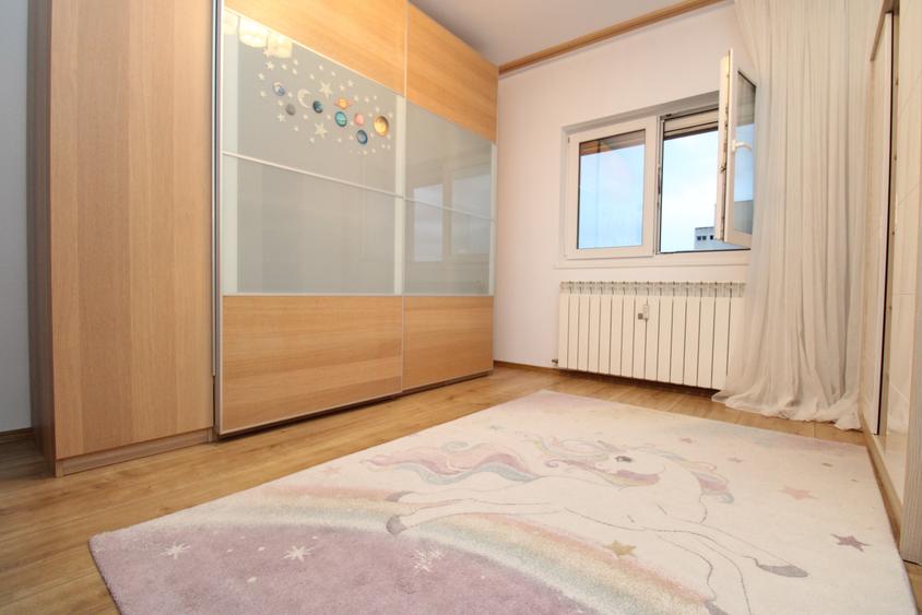 Apartament cu 3 camere decomandat în Drumul Taberei