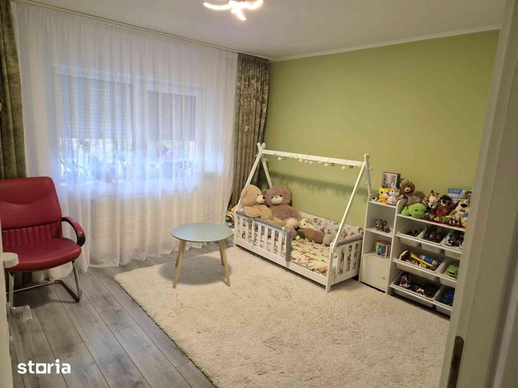 Apartament cu 4 camere în Micro 17