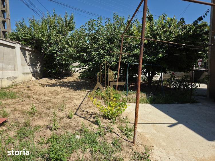 Casă cu 4 camere cu Teren 400 Mp în Ion Neculce
