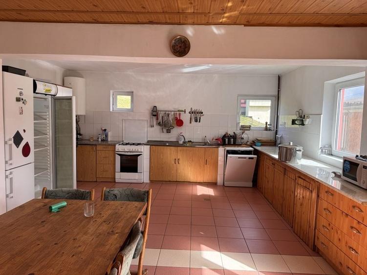 Casă cu 4 camere cu Teren 780 Mp în Fundata